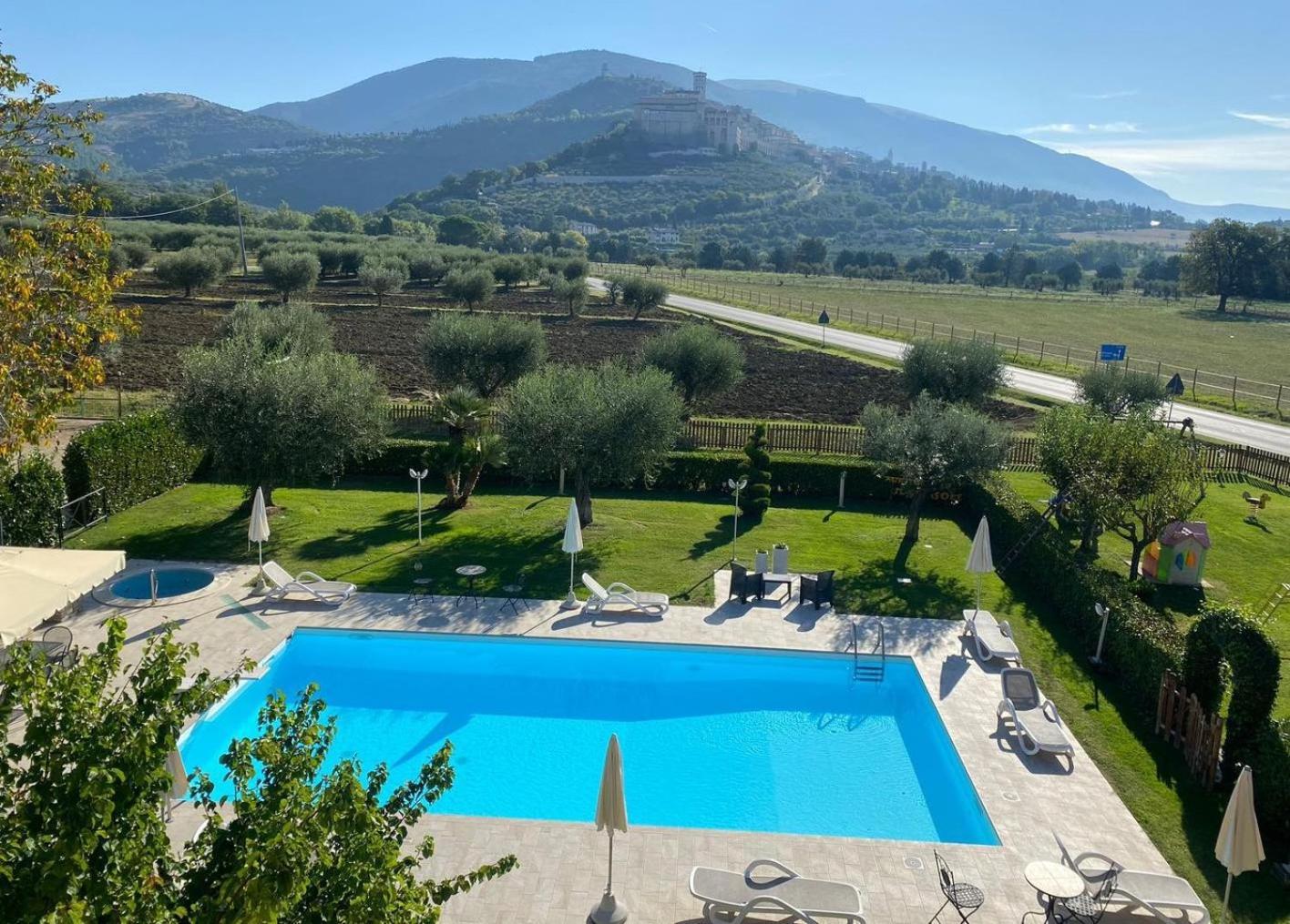 Agriturismo Il Girasole Assisi Villa Esterno foto