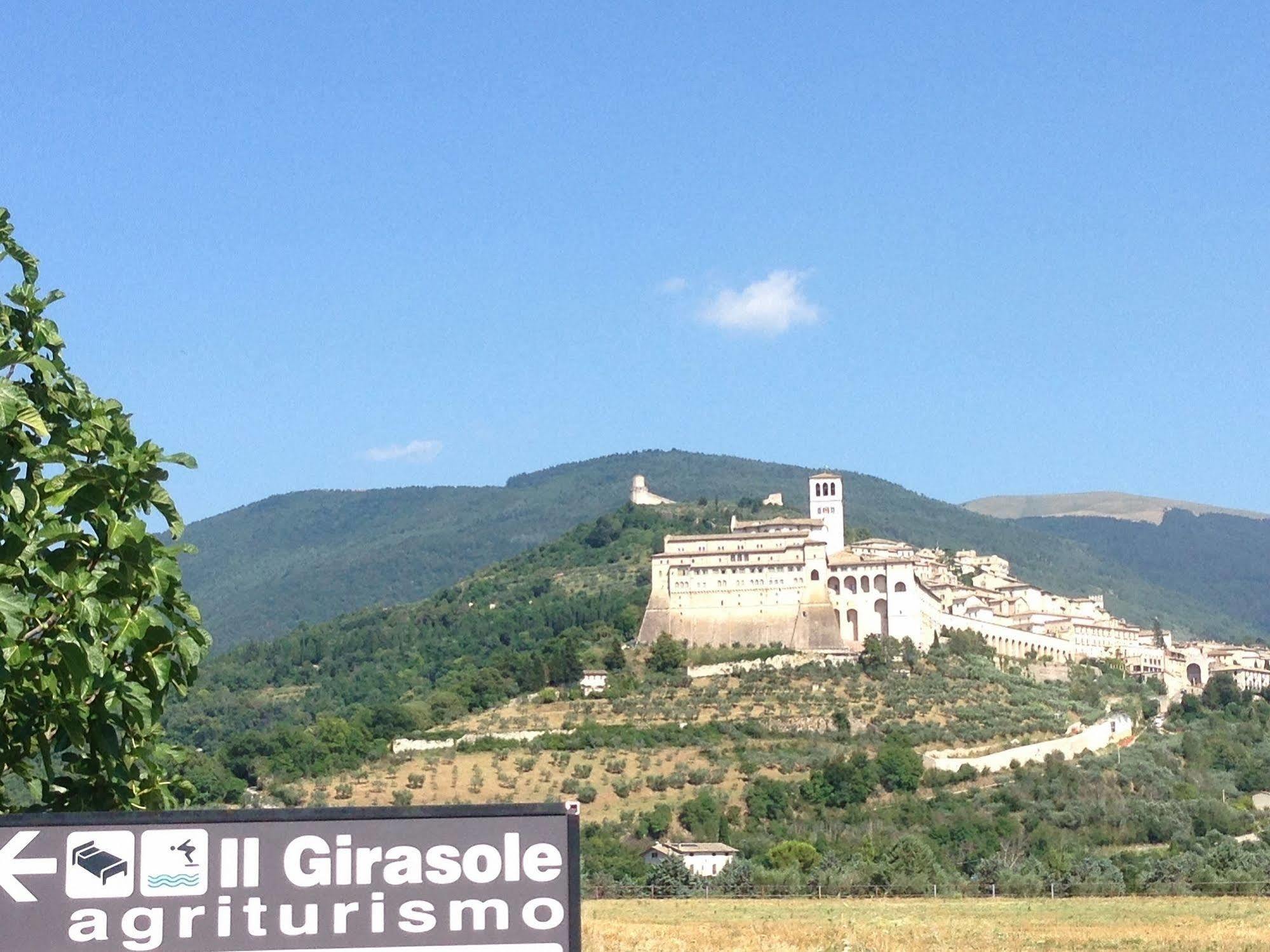 Agriturismo Il Girasole Assisi Villa Esterno foto