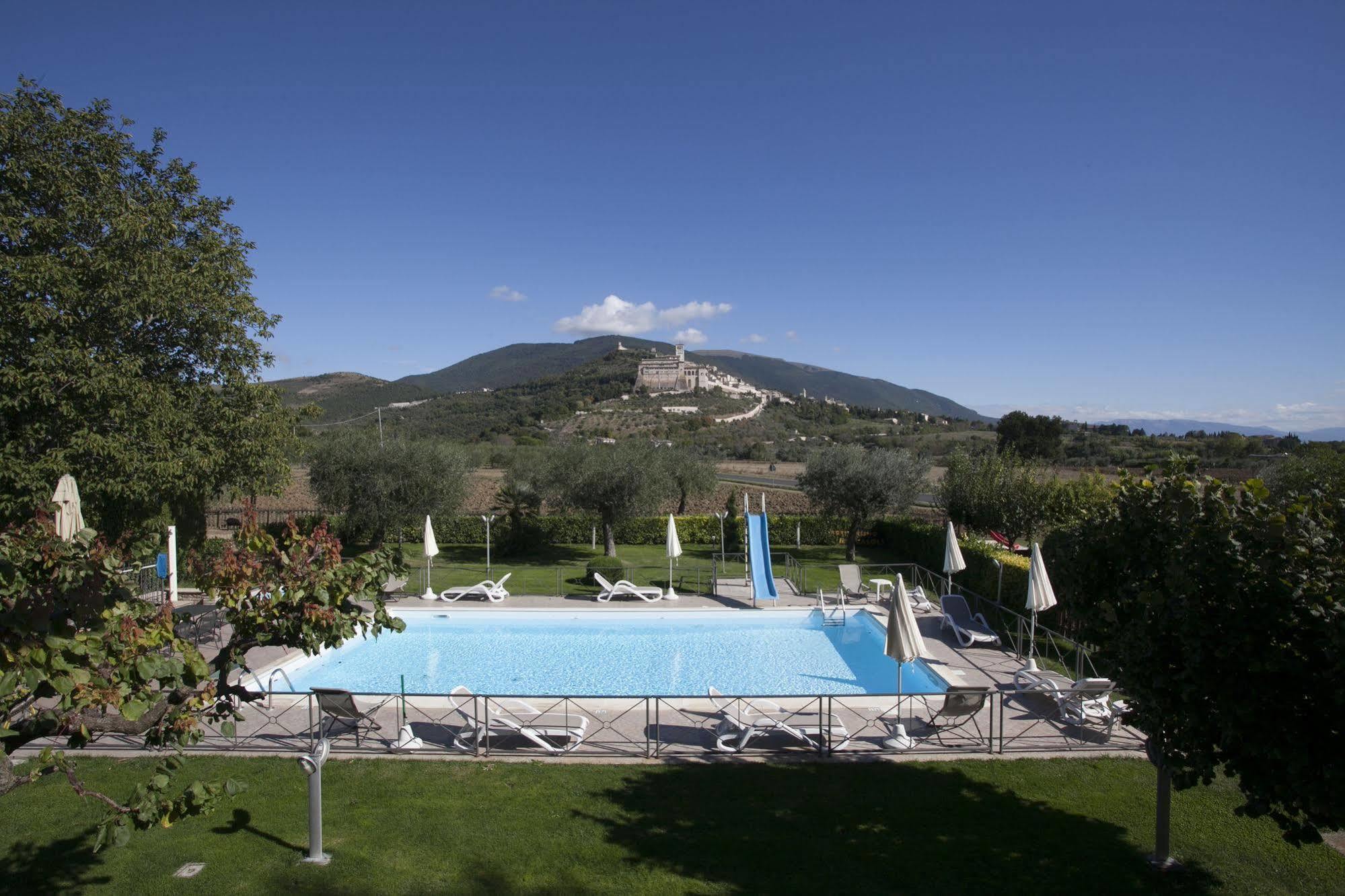 Agriturismo Il Girasole Assisi Villa Esterno foto