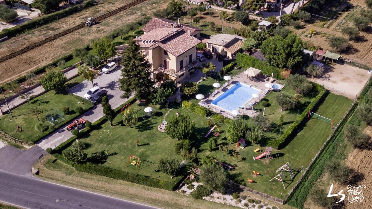 Agriturismo Il Girasole Assisi Villa Esterno foto