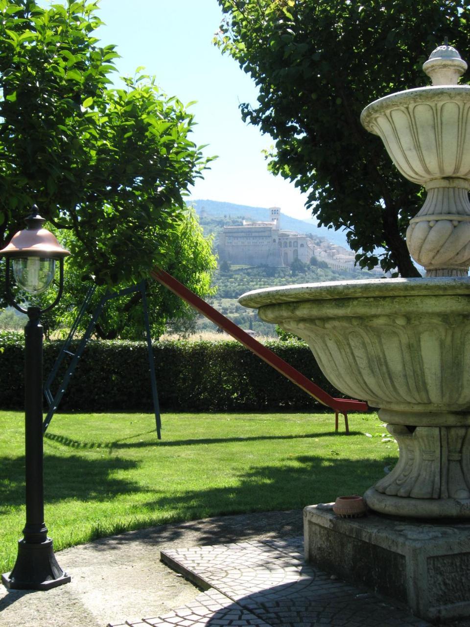 Agriturismo Il Girasole Assisi Villa Esterno foto