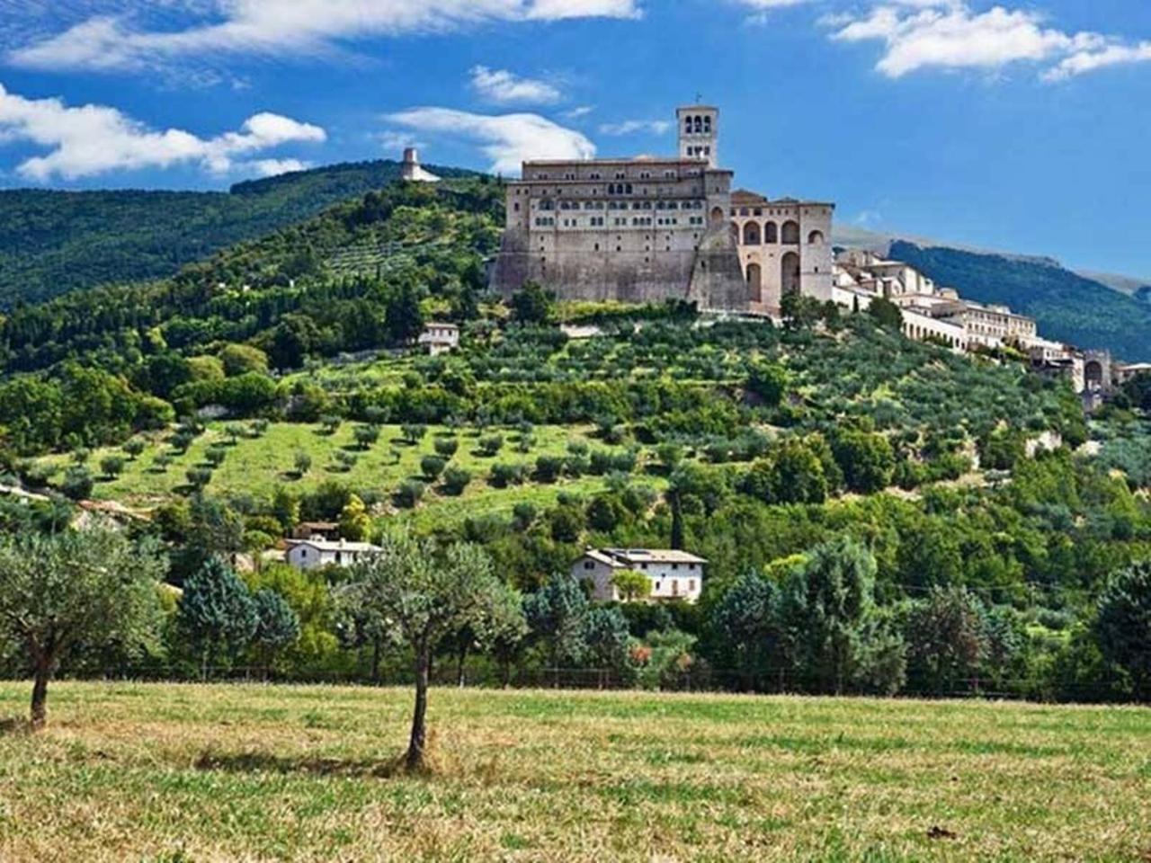 Agriturismo Il Girasole Assisi Villa Esterno foto